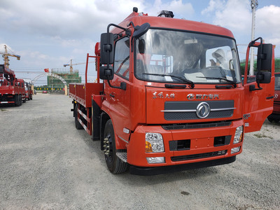 東風天錦單橋8噸三一隨車吊 高效作業的多功能利器